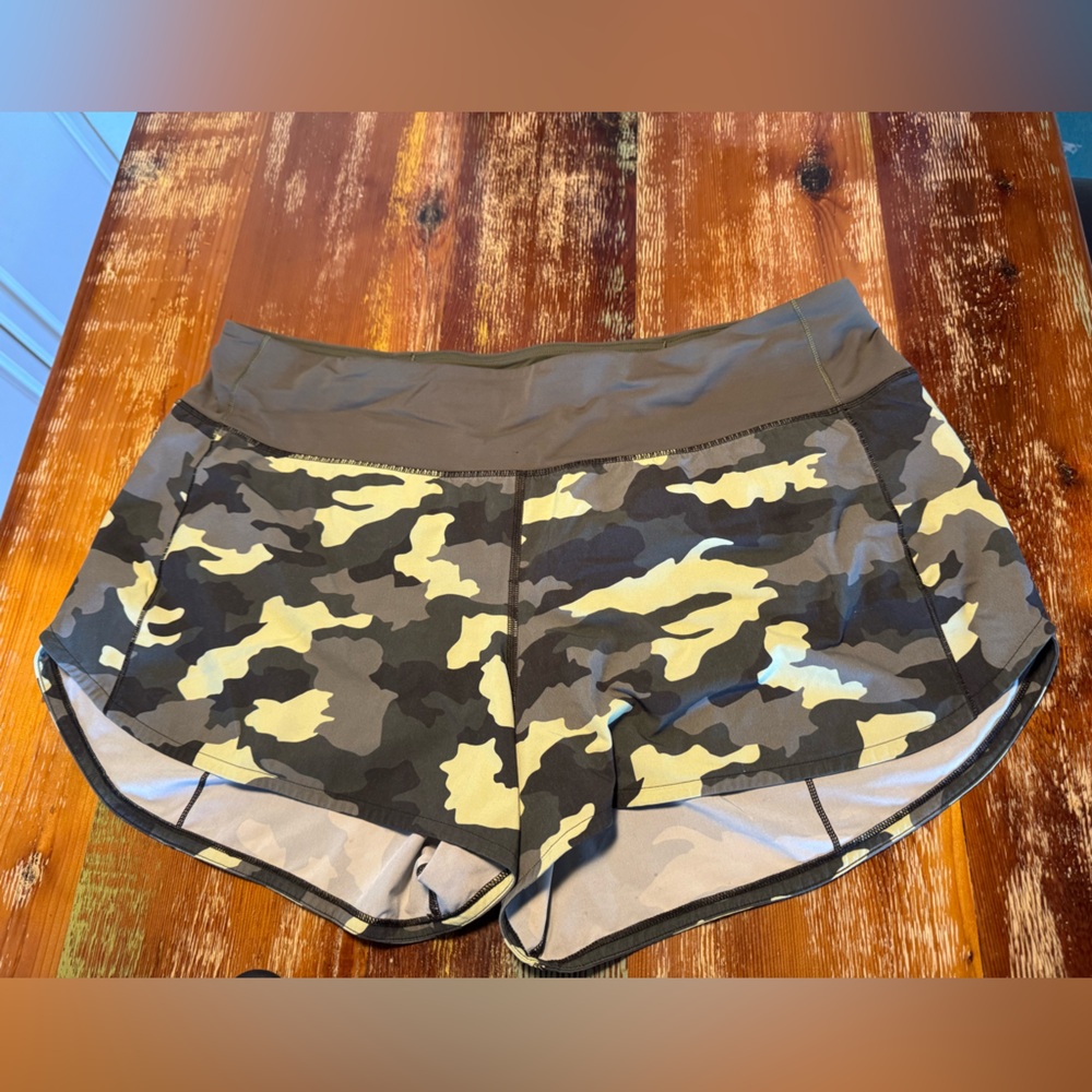 Lululemon Athletica camp speed up Shorts